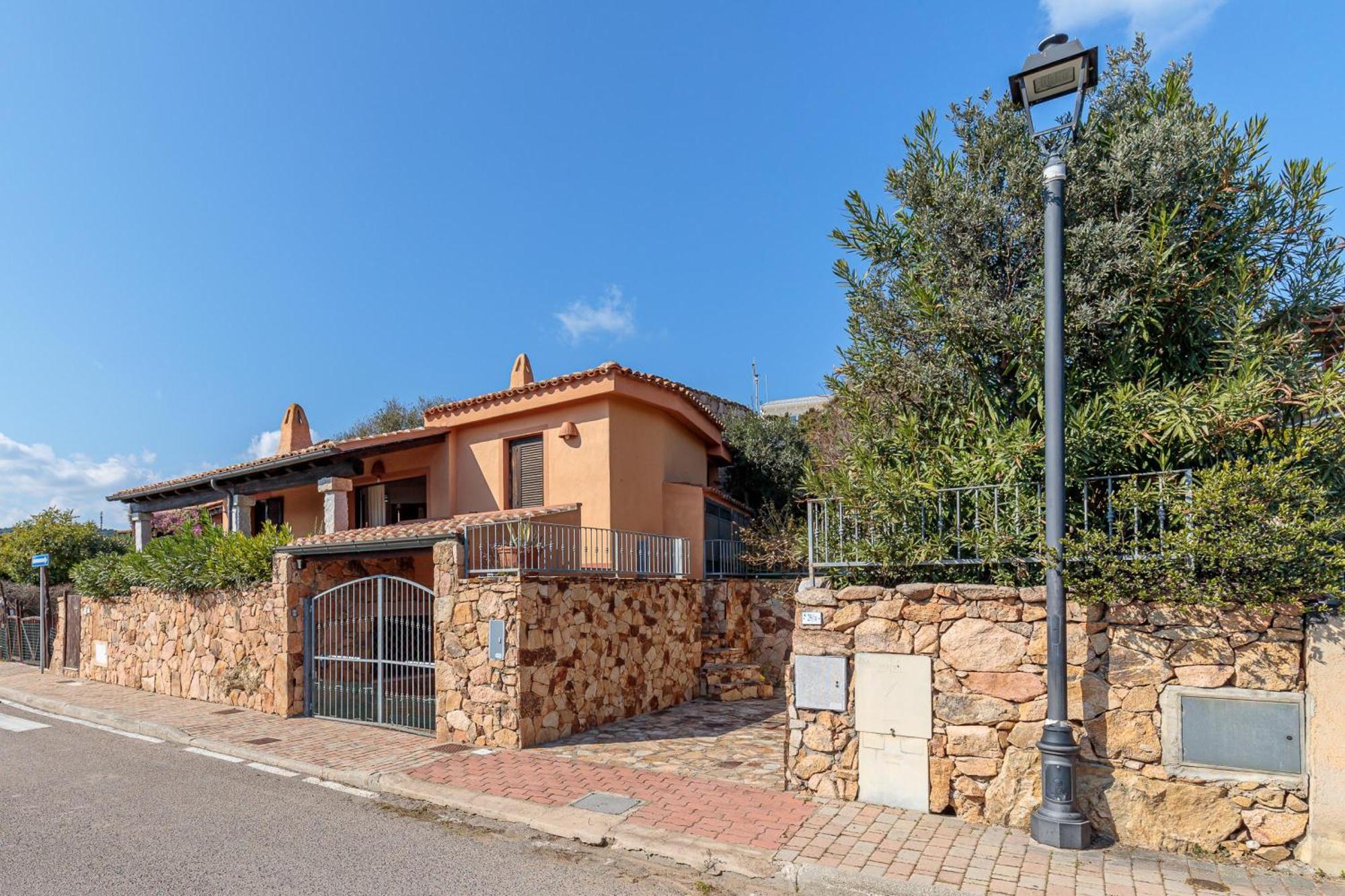 Villetta Franca 100M From The Beach - Happy Rentals Golfo Aranci Bagian luar foto